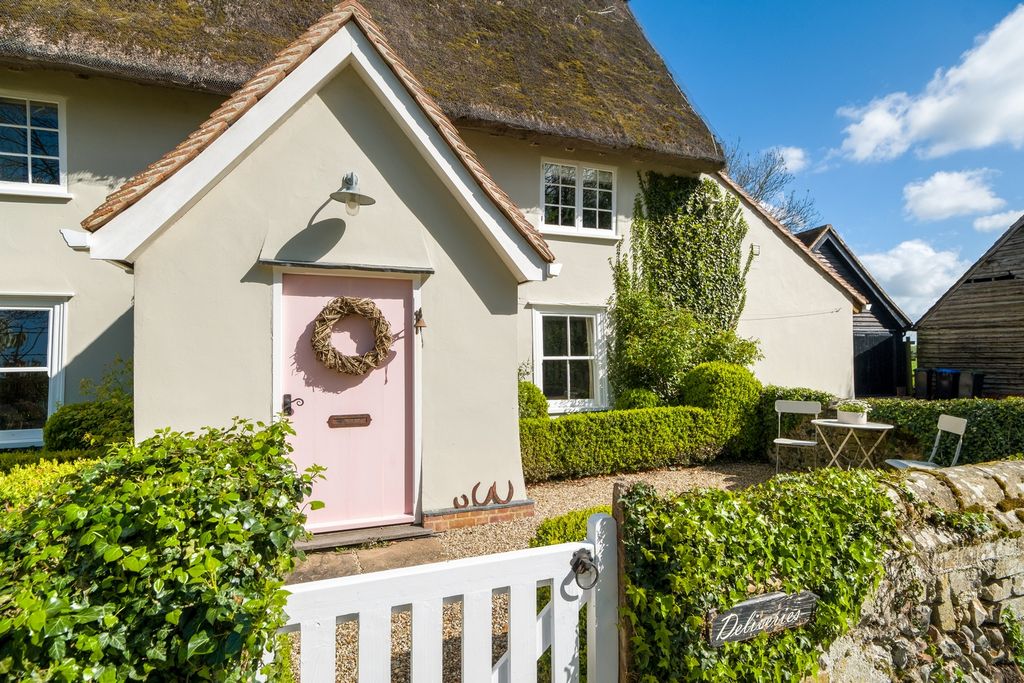 Property photo 2 of 37 Wm_Nine Elms Farmhouse - 3