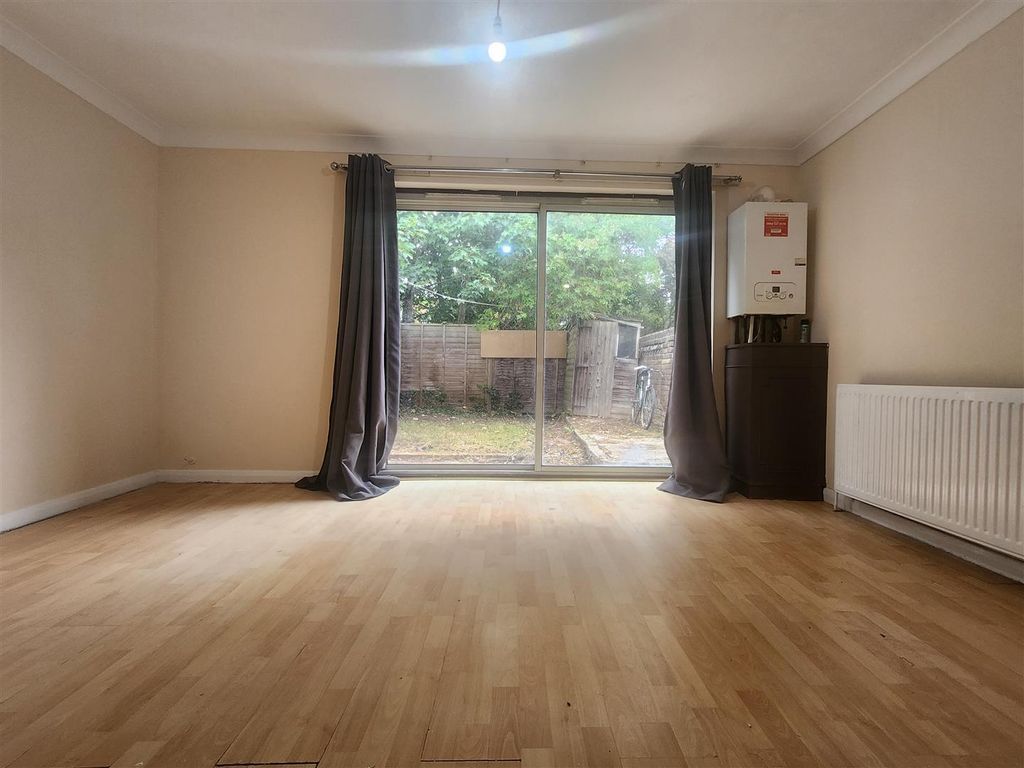 Property photo 2 of 8 L.Jpg