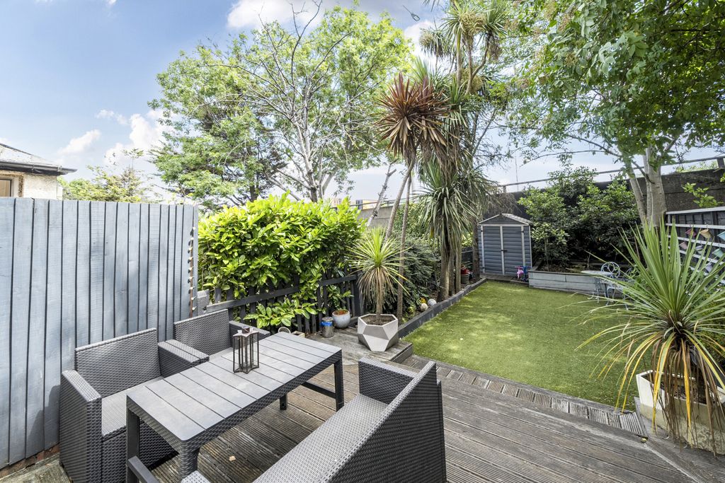 Property photo 2 of 19 Garden