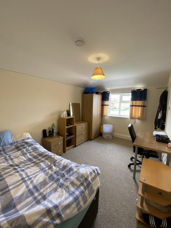 Property photo 2 of 18 660Be437Dfae699d570F285B0B7A6083.Jpg