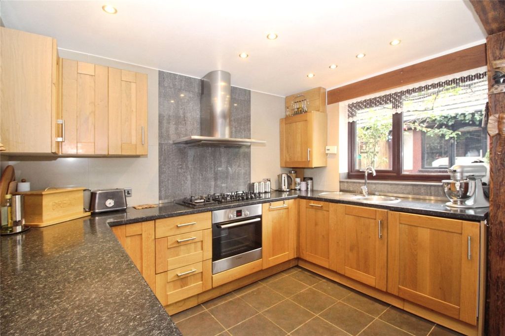 Property photo 2 of 11 Fitted Kitchen/Diner