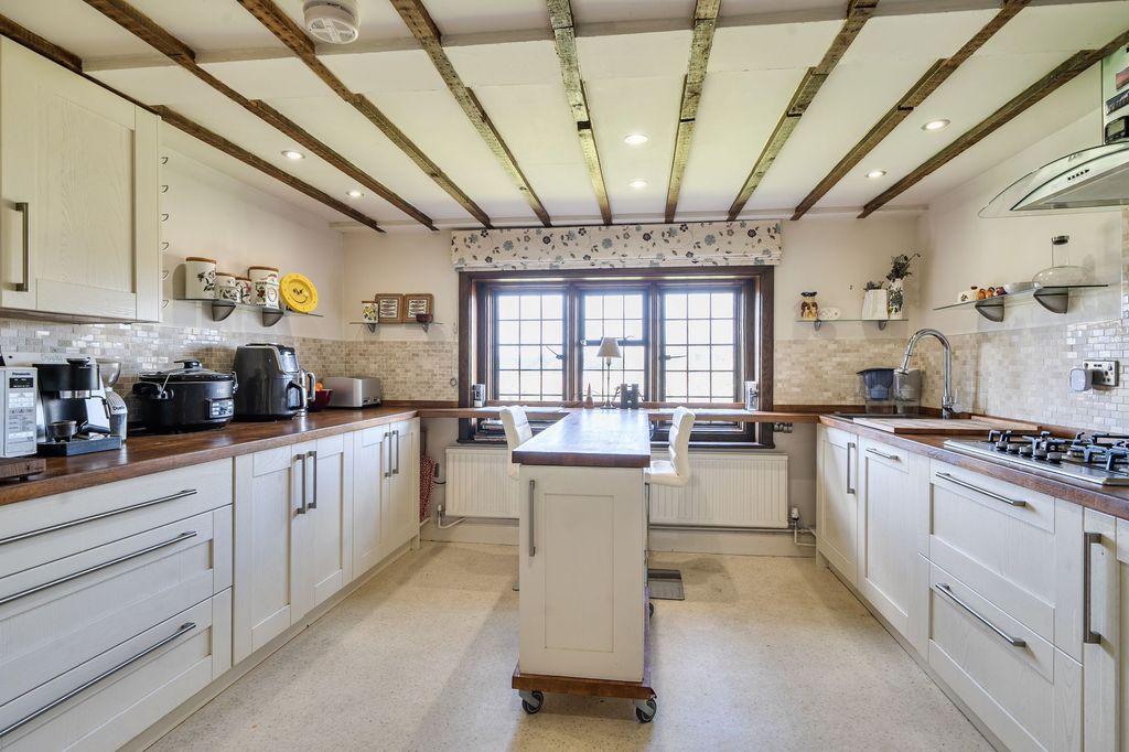 Property photo 3 of 20 Kitchen