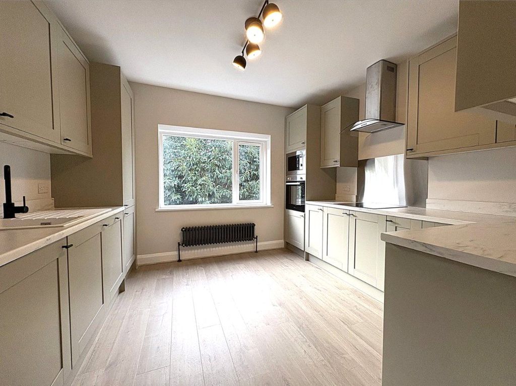 Property photo 3 of 11 Picture No. 12