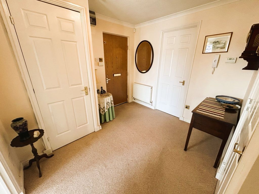 Property photo 2 of 21