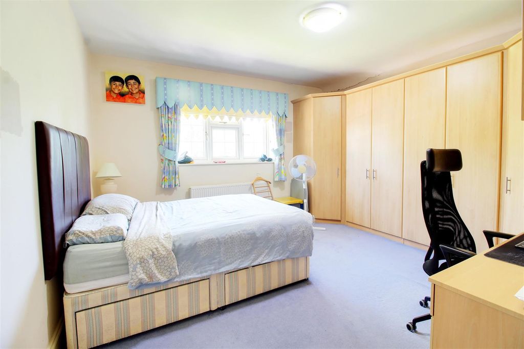 Additional image 17 of 5 bed detached house for saleMymms Drive, Brookmans Park AL9