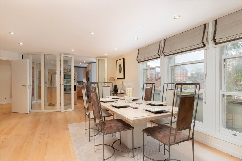 Property photo 3 of 15 Dining Area