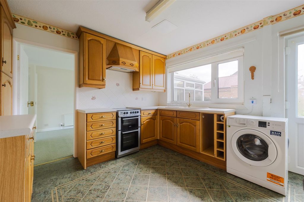 Property photo 3 of 17 Kitchen