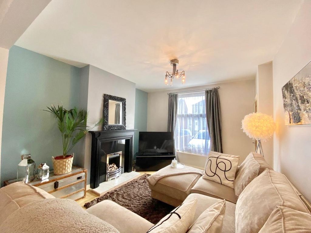 Property photo 3 of 17 Lounge Area