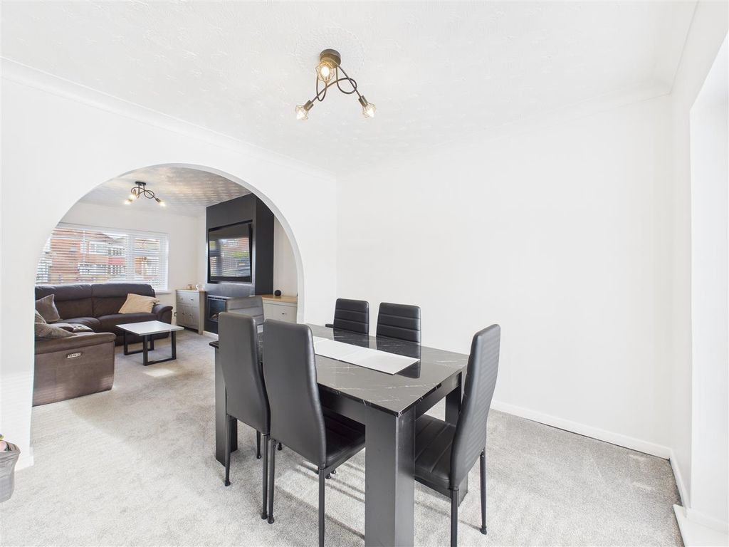 Property photo 3 of 18 Cam05451G0-Pr0068-Still019.Jpg