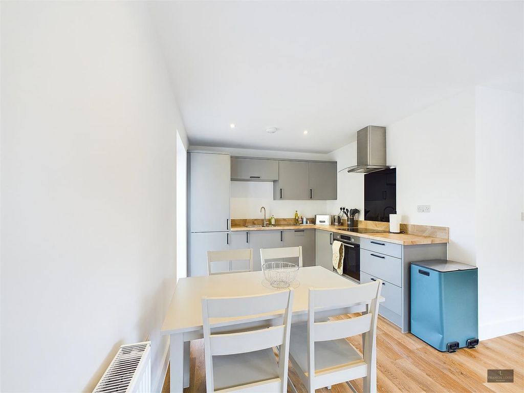 Property photo 2 of 14 Cam02887G0-Pr0262-Still011.Jpg