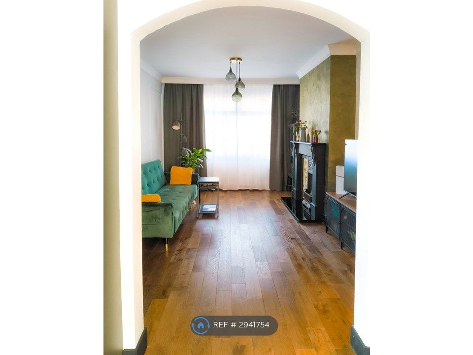 Property photo 2 of 32