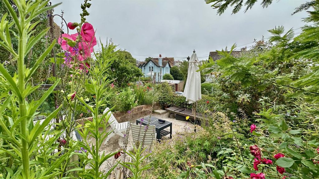 Property photo 2 of 37