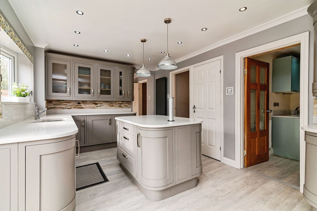 Property photo 3 of 20 Pbox-Img.Jpg