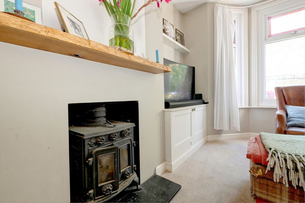 Property photo 3 of 37