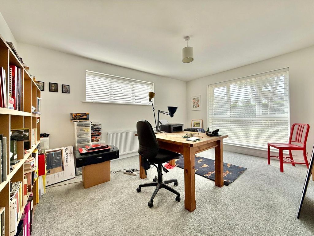 Property photo 2 of 15 Picture No. 17