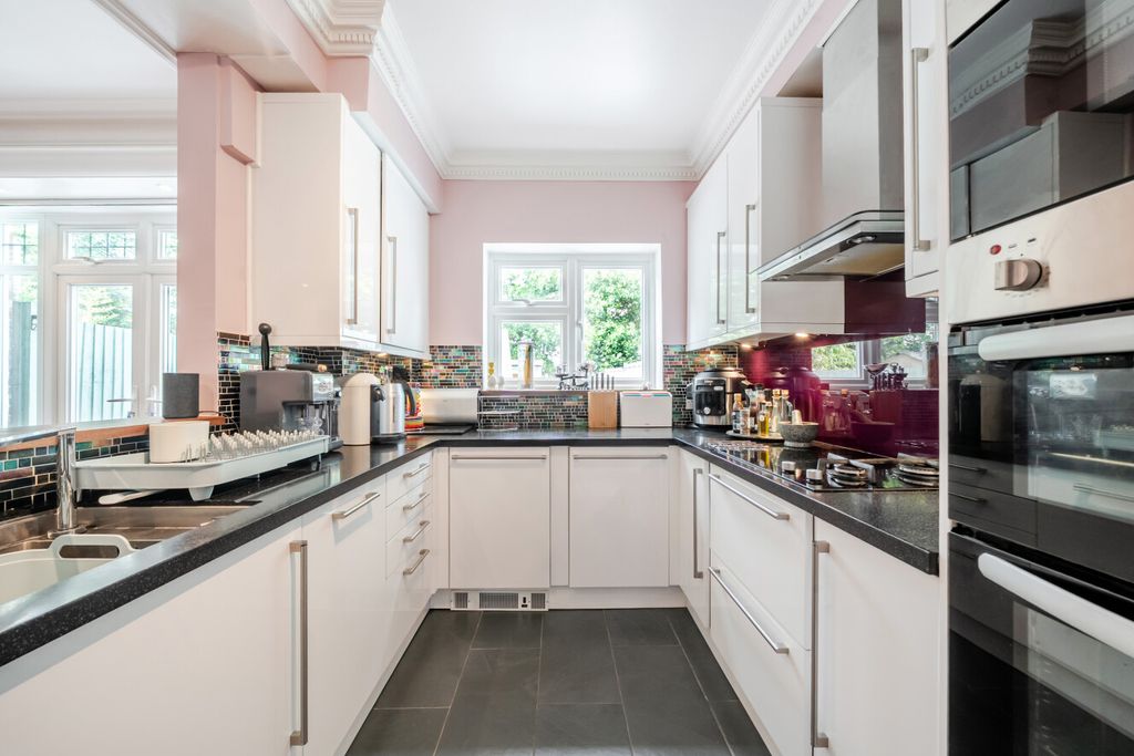 Property photo 2 of 12 1498830-10-6A68Cb...