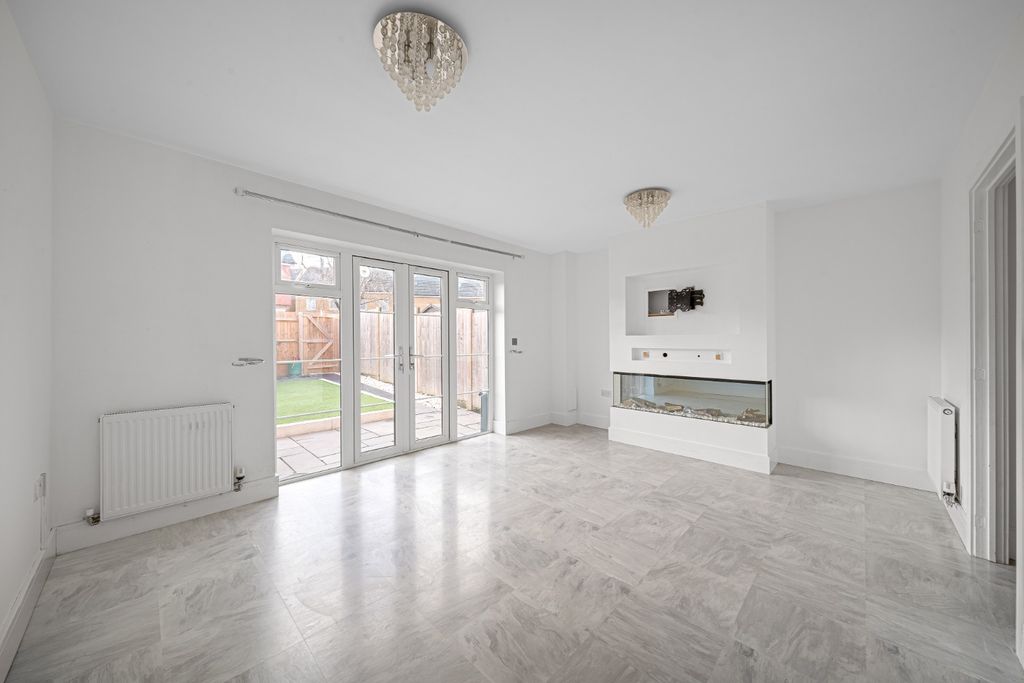 Property photo 3 of 21 4745853