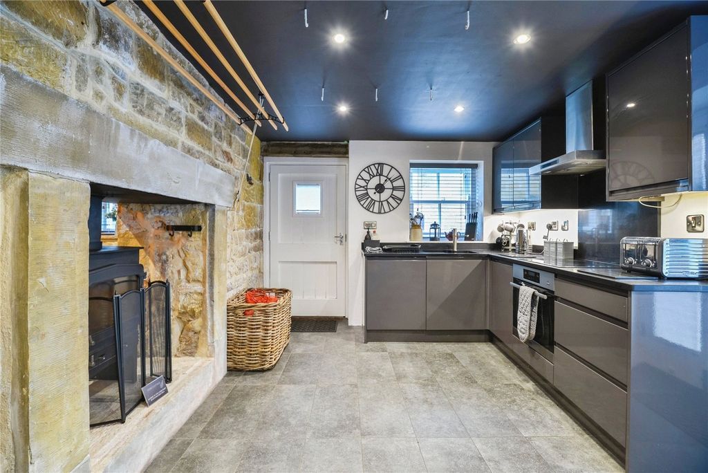 Property photo 2 of 41 Picture No. 08