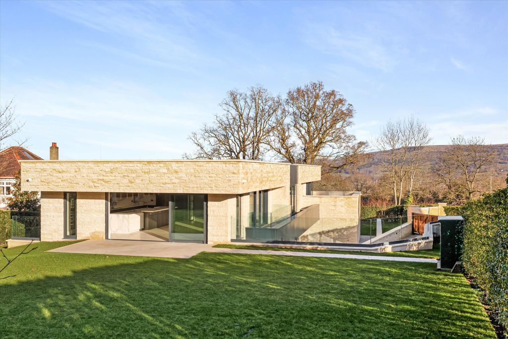 Property photo 2 of 40 Image