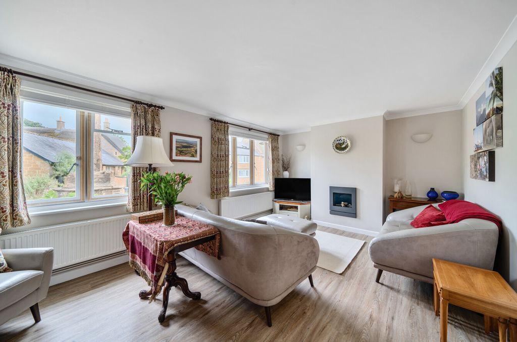 Property photo 2 of 28 1305865-13-684Af2...