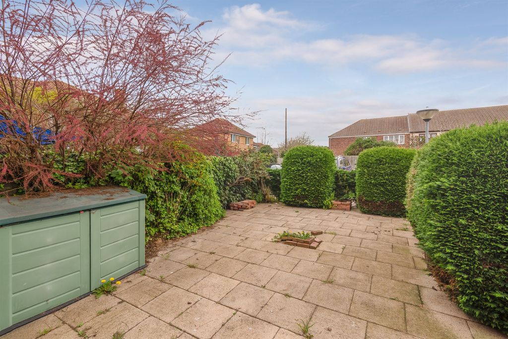 Property photo 2 of 11 Garden