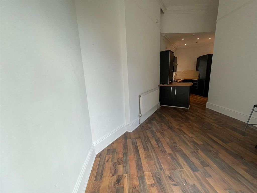 Property photo 2 of 11 Livingroom/Kitchen