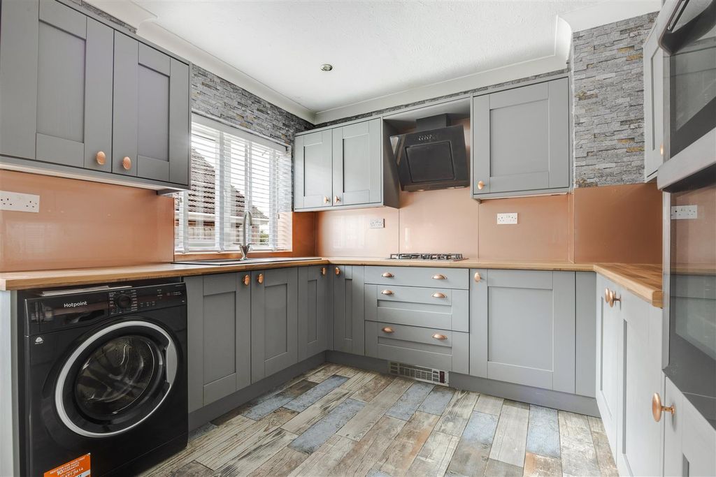 Property photo 2 of 17 Kitchen