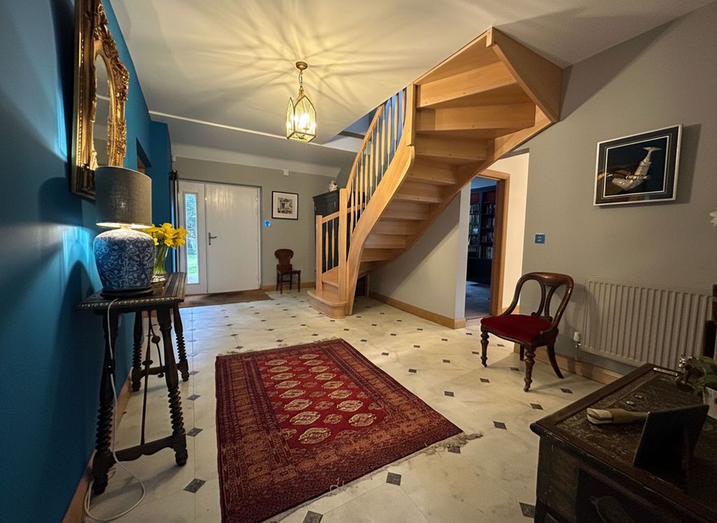 Property photo 2 of 43