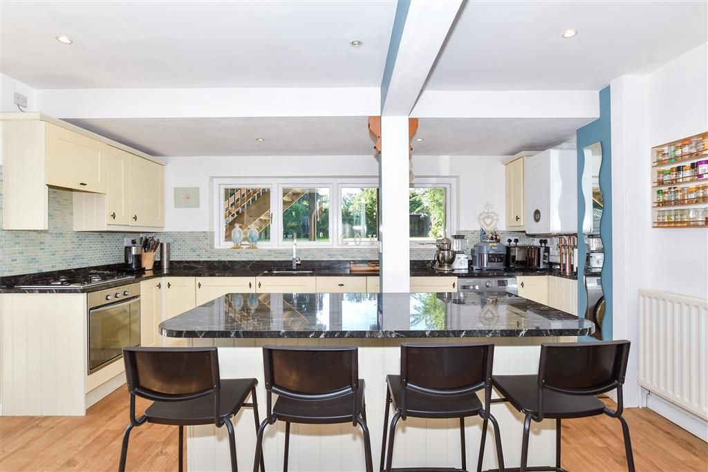 Property photo 3 of 22 Kitchen/Breakfast Area