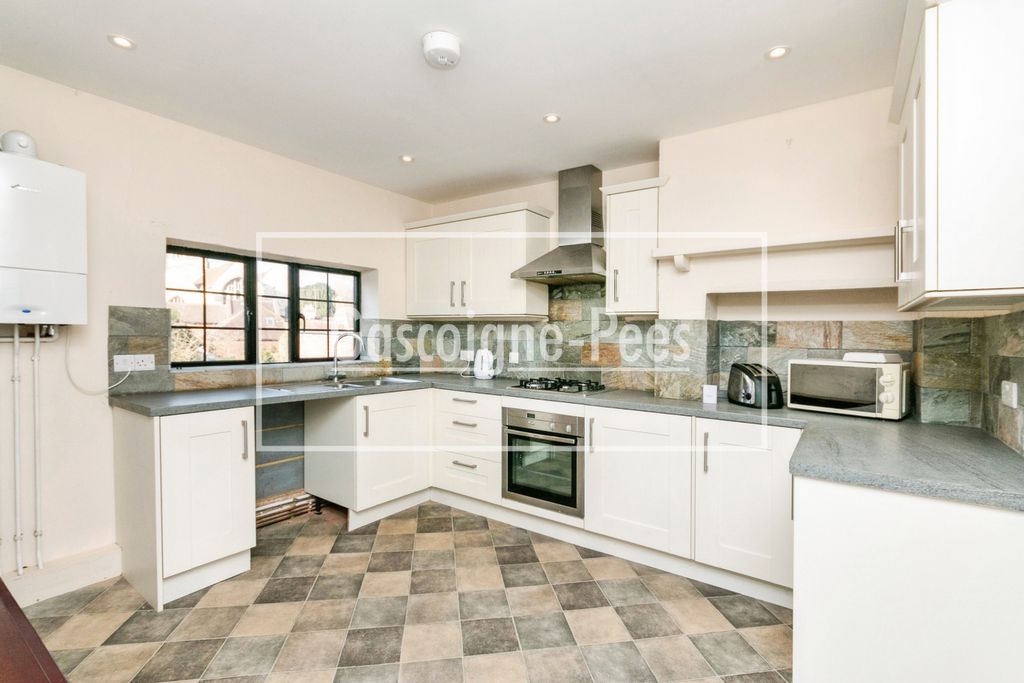 Property photo 2 of 8