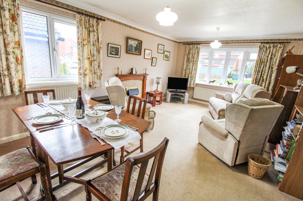 Property photo 3 of 14 Lounge / Diner