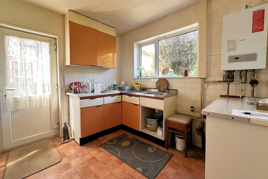 Property photo 3 of 13 Kitchen