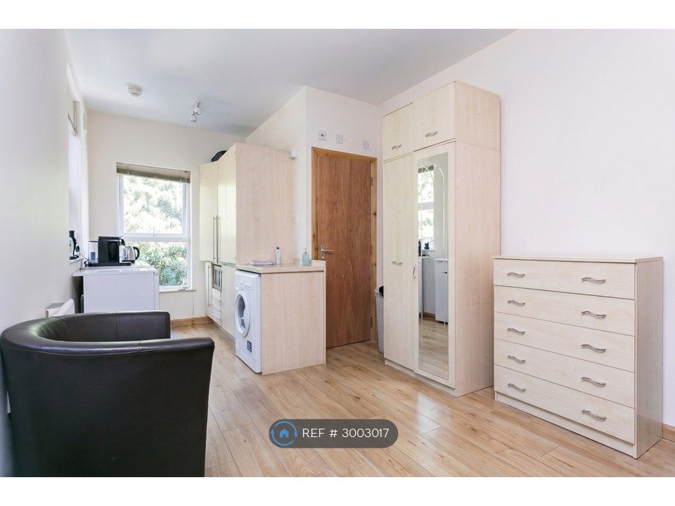 Property photo 1 of 6 Bright Studio Space, Plenty Of Storage