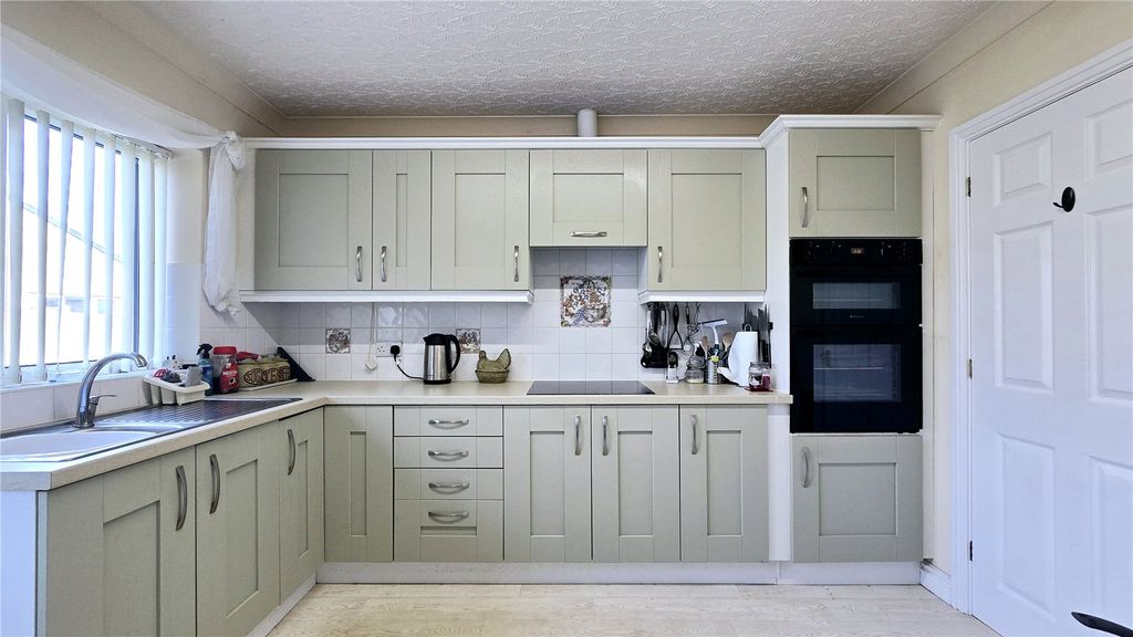 Property photo 2 of 17 Picture No. 27