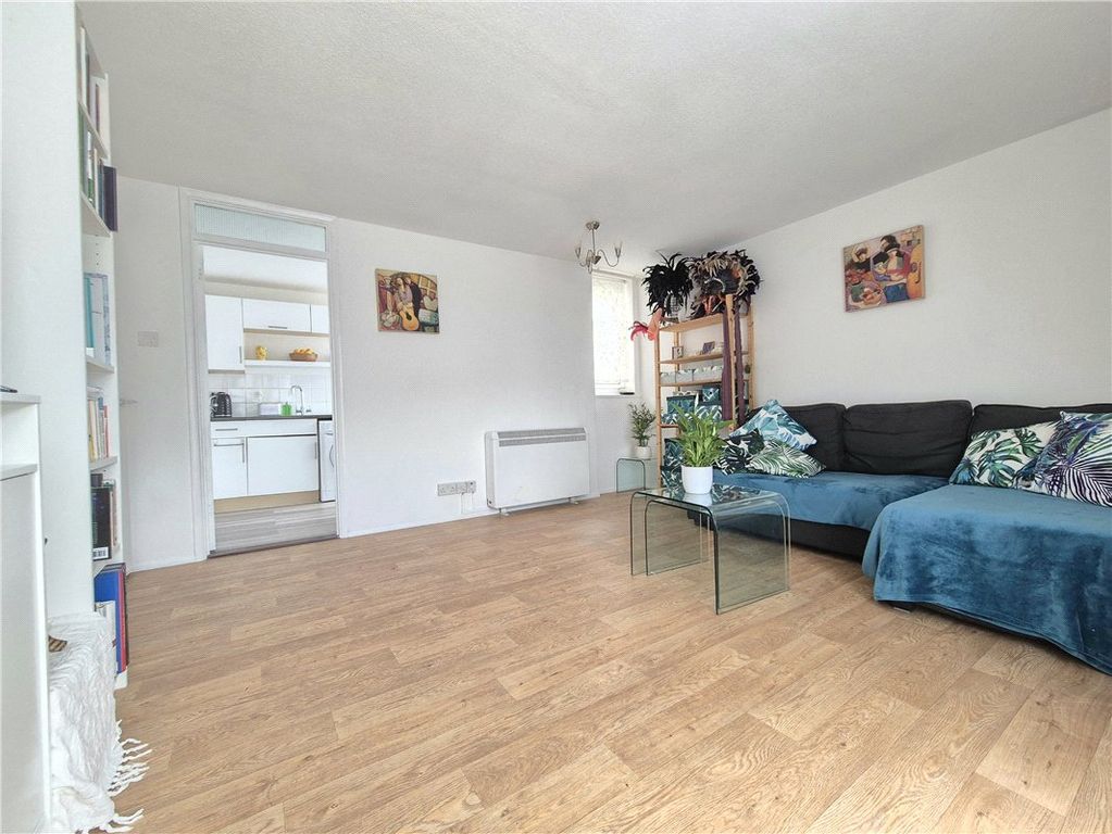 Property photo 2 of 12 Picture No. 32