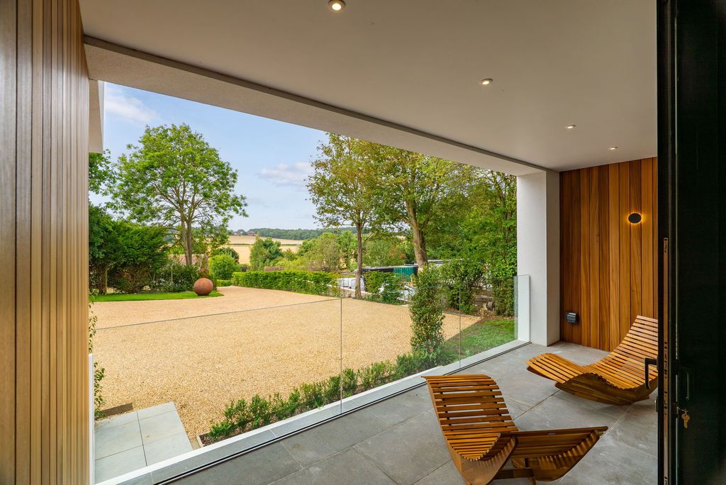 Property photo 3 of 28