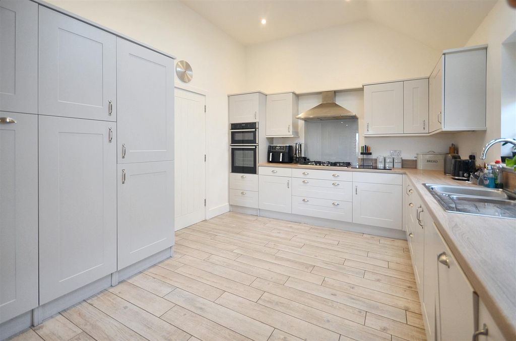 Property photo 2 of 13 Kitchen