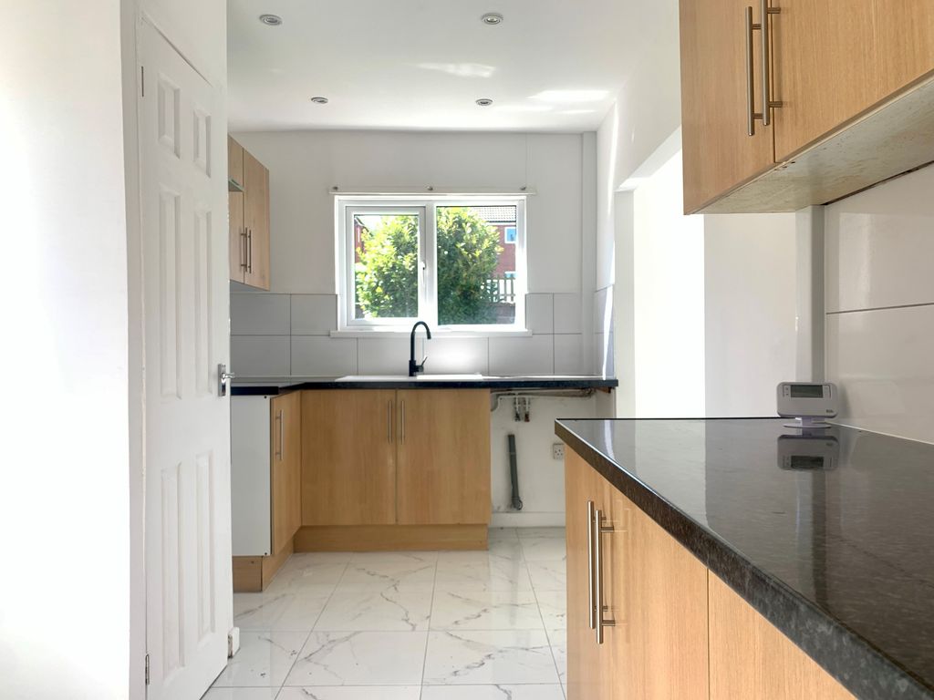 Property photo 2 of 8 Kitchen