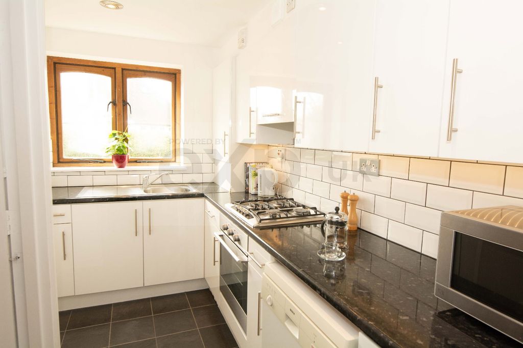 Property photo 3 of 31