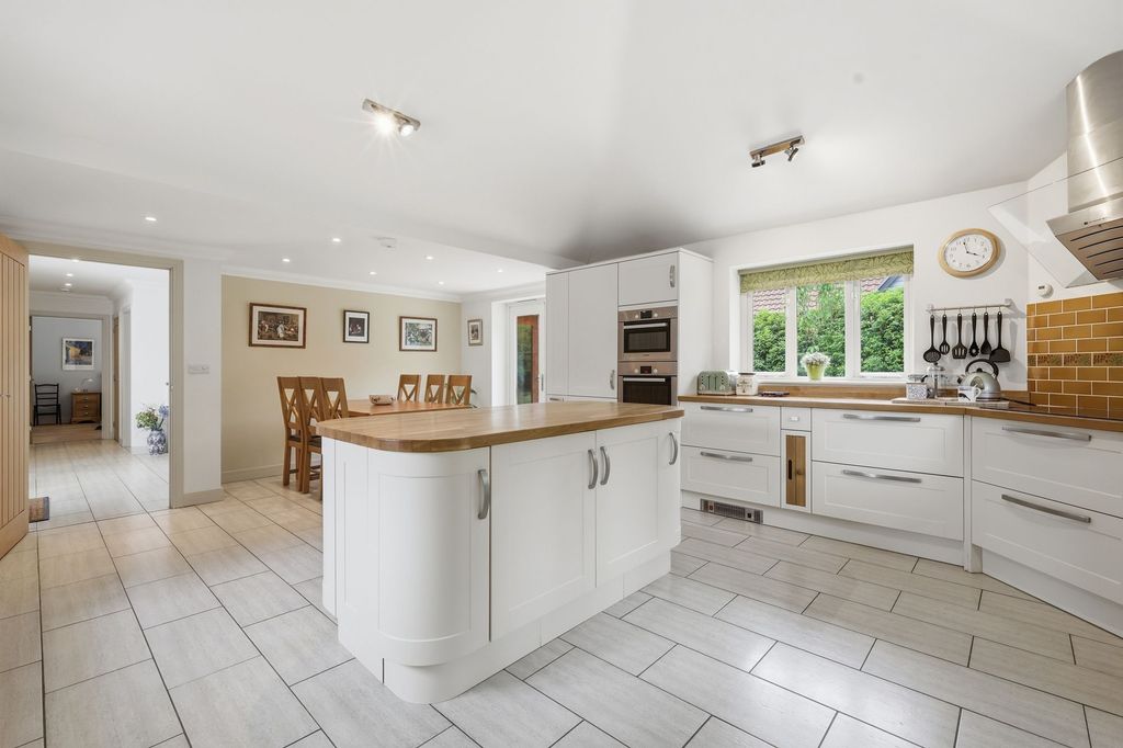 Property photo 2 of 38