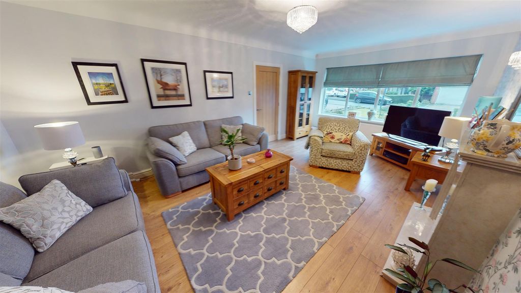 Property photo 2 of 53 St. Marys Avenue Living Room