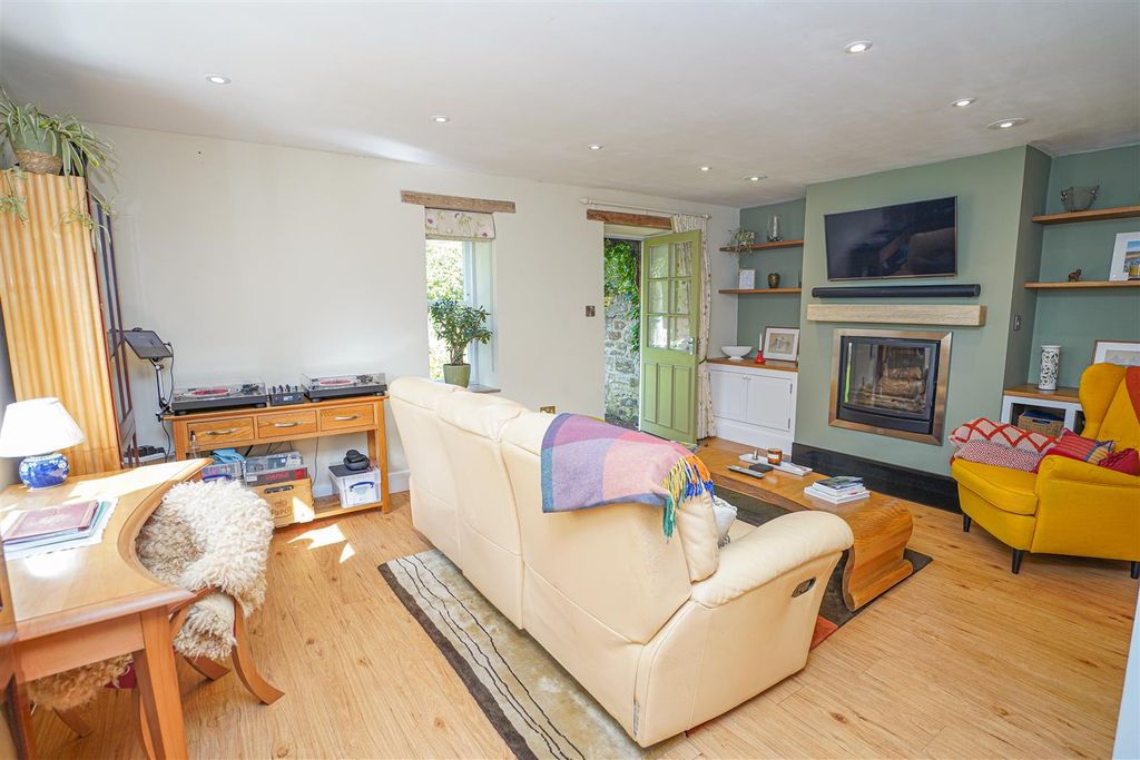 Property photo 3 of 29