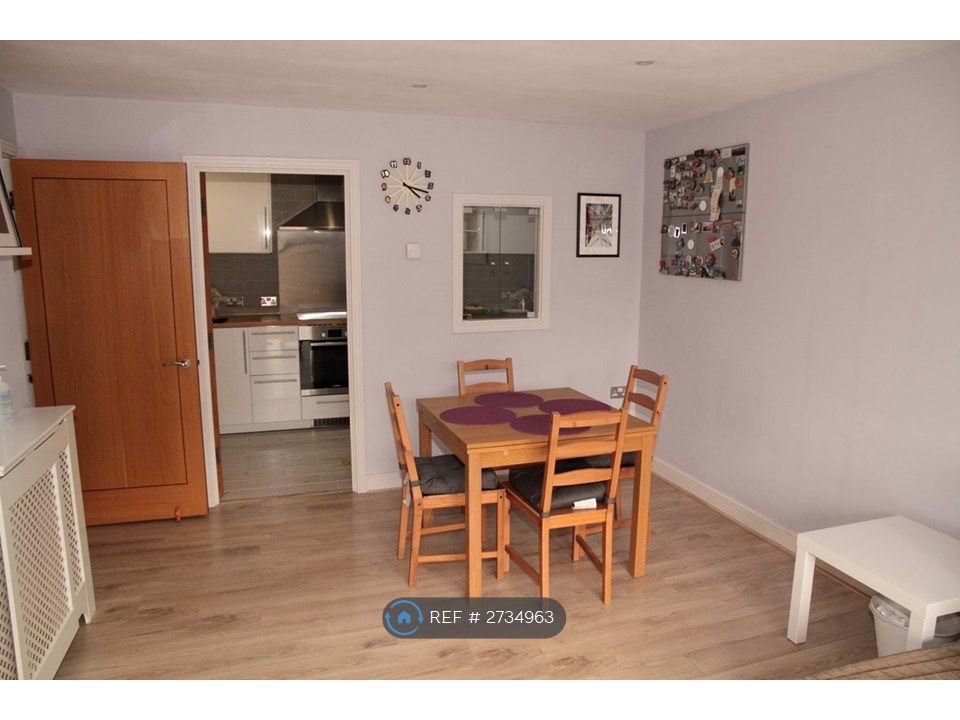 Property photo 3 of 27 Dining Area (Expandable Table To 6 People)