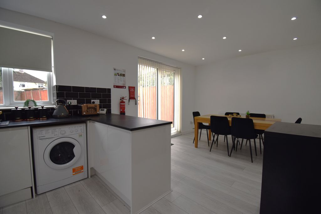 Property photo 3 of 10 Dining