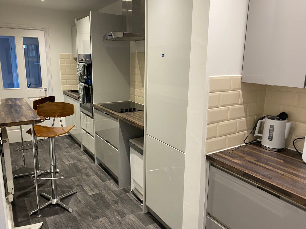 Property photo 3 of 6 Kitchen