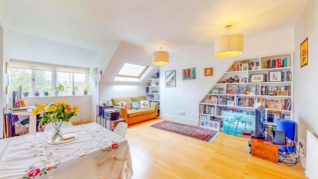 Property photo 2 of 18