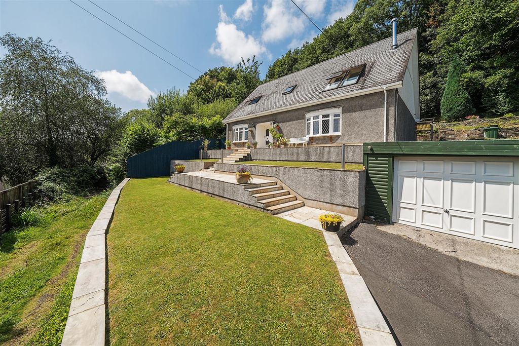 Property photo 1 of 25
