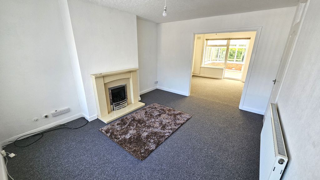 Property photo 3 of 14 Lounge 2