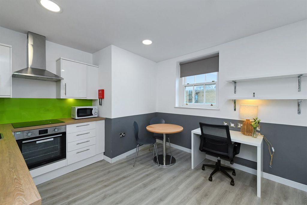 Property photo 2 of 4 (Main)