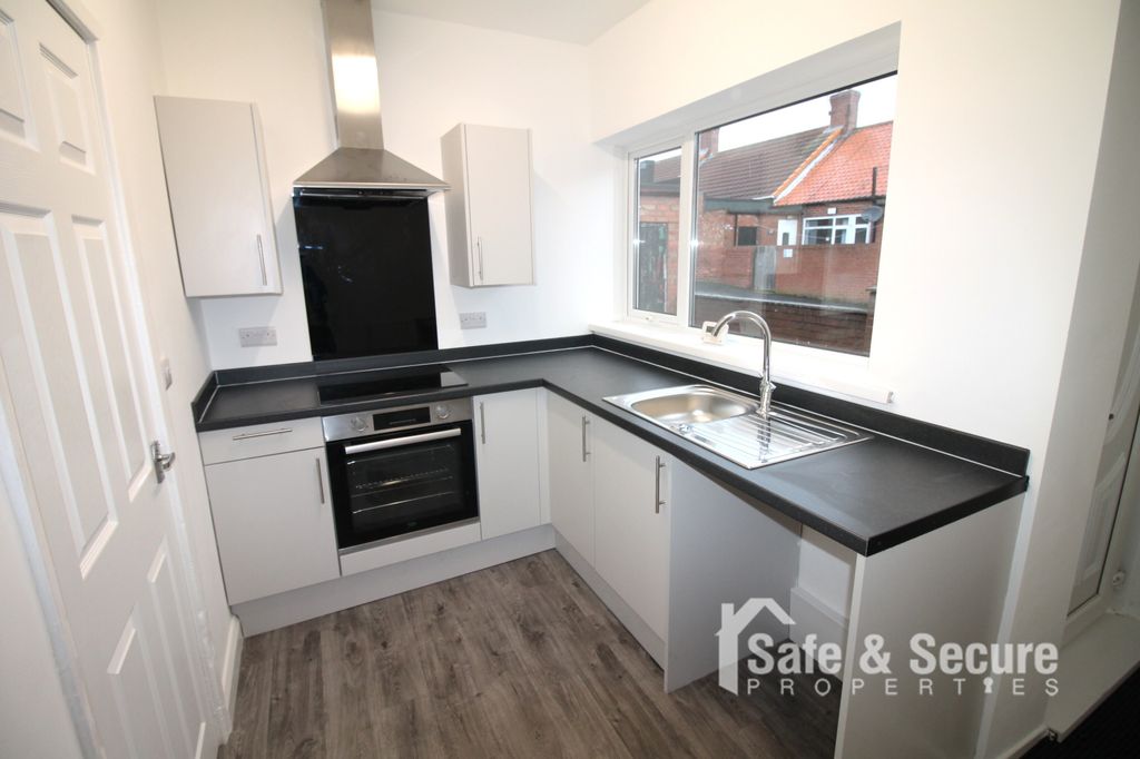 Property photo 2 of 11 Kitchen